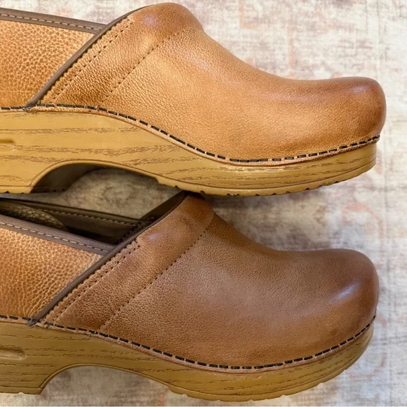 Dansko Professional Clog 
Honey Distressed - Picture 7 of 12